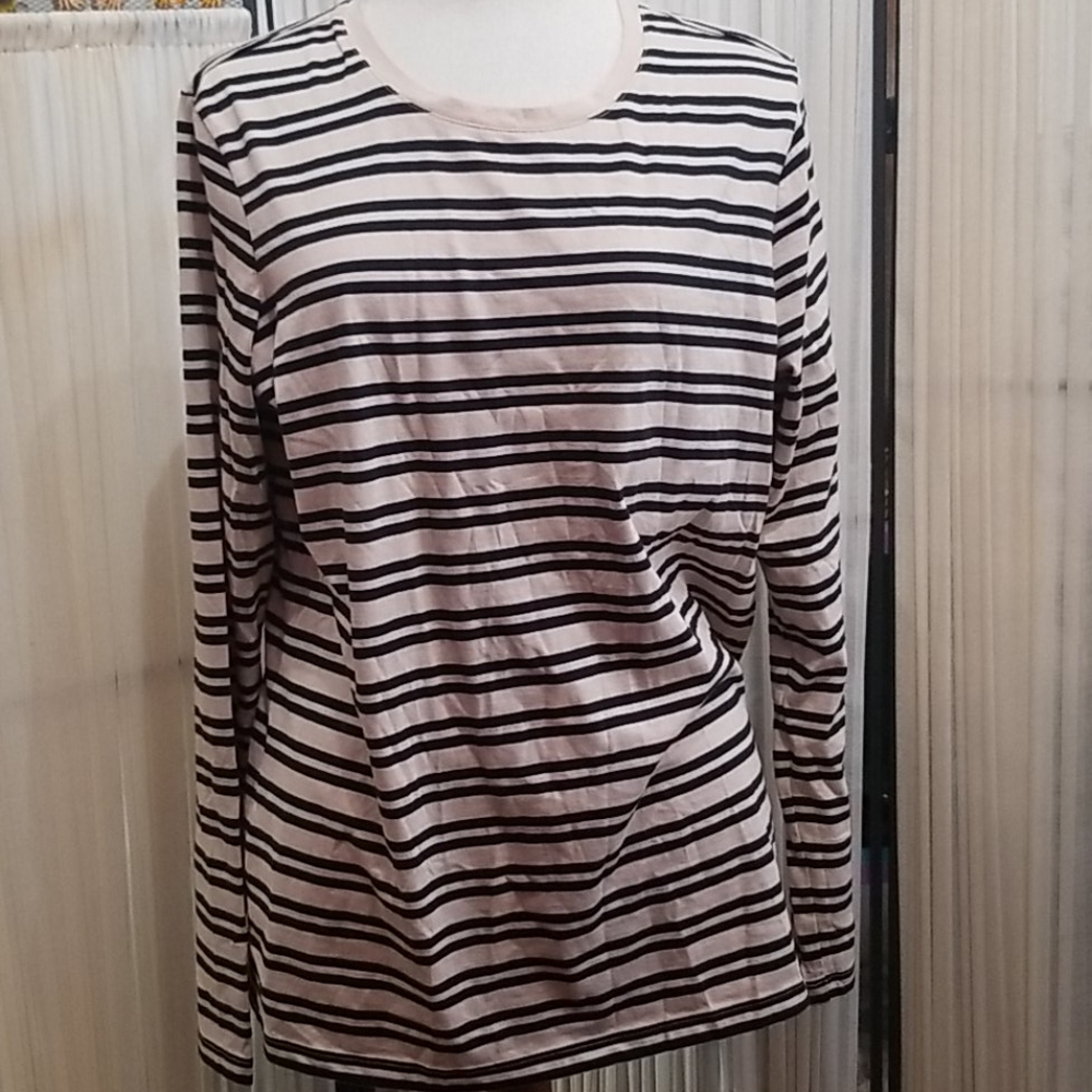 Lambs and long sleve T medium